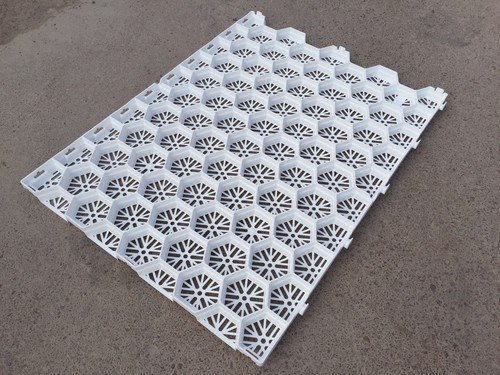 White gravel grid plastic - grid,